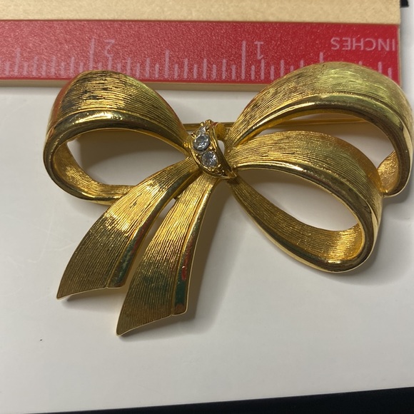 VTG Avon Gold tone bow brooch - Picture 6 of 7